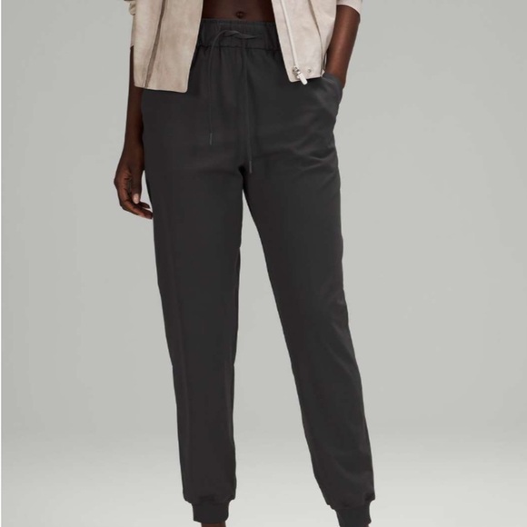 Lululemon Stretch Luxtreme High-Rise Jogger
Graphite Grey - Picture 2 of 5